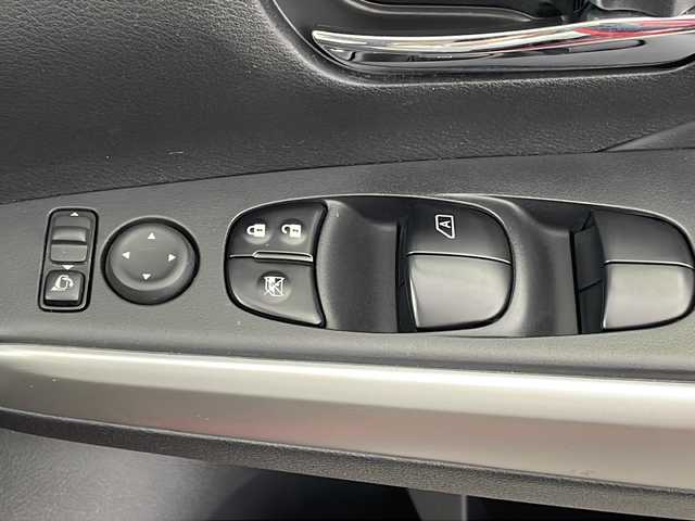 日産 キックス X 岐阜県 2020(令2)年 4.4万km ラディアントレッド 社外SDナビ/CD/DVD/AM/FM/Bluetooth/SD/USB/フルセグTV/バックカメラ/プロパイロット/衝突軽減ブレーキ/ハーフレザーシート/ETC/電動パーキングブレーキ/LEDヘッドライト/純正アルミホイール/純正フロアマット/コーナーセンサー/スマートキー/スペアキー