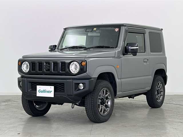 スズキ ジムニー XC 宮城県 2020(令2)年 6.4万km ミディアムグレー ワンオーナー/ディーラーOPフットイルミ、ドアランプ/スズキセーフティサポート/・車線逸脱抑制制御機能/レーダーブレーキサポート/社外8インチナビ/・CD.DVD.SD.BT/バックカメラ/フルセグTV/前席シートヒーター/革巻きステアリング/ステアリングスイッチ/ETC2.0/ドライブレコーダー（FR）/プッシュスタート/スマートキー/LEDヘッドライト/フォグライト/純正フロアマット/純正16インチAW/レザー調シートカバー/純正ドアバイザー/ダウンヒルアシスト/横滑り防止