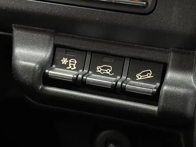 スズキ ハスラー HYBRID X ターボ 三重県 2020(令2)年 1.4万km オフブルーM マイルドハイブリッド・ターボ/4WD/MTモード付インパネCVT/メーカーOP 純正9インチナビ/（CD/DVD/FM/AM/Bluetooth/USB/iPod/SmartDeviceLink/Apple CarPlay/AndroidAuto）/【OP】全方位モニター/ビルトイン ETC/スズキセーフティサポート/・デュアルカメラブレーキサポート/・車線逸脱警報機能／ふらつき警報機能／車線逸脱抑制機能/・アダプティブクルーズコントロール（全車速追従機能付）/・リヤパーキングセンサー/・標識認識機能（車両進入禁止、はみ出し通行禁止、最高速度、一時停止）/装備/【4WD車限定装備】/●スノーモードスイッチ/●グリップコントロール/●ヒルディセントコントロール/・シートヒーター（D/N）/・オートエアコン/・オートライト/・LED ヘッドランプ＋フロントフォグランプ/・ハイビームアシスト/・パドルシフト/・ステアリングスイッチ/・プッシュスタート/・電動格納ドアミラー（ウインカーランプ付）/・純正15inAW/・保/取/ナビ取/・予備スマートキーx1