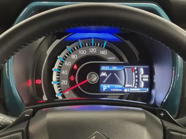 スズキ ハスラー HYBRID X ターボ 三重県 2020(令2)年 1.4万km オフブルーM マイルドハイブリッド・ターボ/4WD/MTモード付インパネCVT/メーカーOP 純正9インチナビ/（CD/DVD/FM/AM/Bluetooth/USB/iPod/SmartDeviceLink/Apple CarPlay/AndroidAuto）/【OP】全方位モニター/ビルトイン ETC/スズキセーフティサポート/・デュアルカメラブレーキサポート/・車線逸脱警報機能／ふらつき警報機能／車線逸脱抑制機能/・アダプティブクルーズコントロール（全車速追従機能付）/・リヤパーキングセンサー/・標識認識機能（車両進入禁止、はみ出し通行禁止、最高速度、一時停止）/装備/【4WD車限定装備】/●スノーモードスイッチ/●グリップコントロール/●ヒルディセントコントロール/・シートヒーター（D/N）/・オートエアコン/・オートライト/・LED ヘッドランプ＋フロントフォグランプ/・ハイビームアシスト/・パドルシフト/・ステアリングスイッチ/・プッシュスタート/・電動格納ドアミラー（ウインカーランプ付）/・純正15inAW/・保/取/ナビ取/・予備スマートキーx1