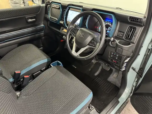 スズキ ハスラー HYBRID X ターボ 三重県 2020(令2)年 1.4万km オフブルーM マイルドハイブリッド・ターボ/4WD/MTモード付インパネCVT/メーカーOP 純正9インチナビ/（CD/DVD/FM/AM/Bluetooth/USB/iPod/SmartDeviceLink/Apple CarPlay/AndroidAuto）/【OP】全方位モニター/ビルトイン ETC/スズキセーフティサポート/・デュアルカメラブレーキサポート/・車線逸脱警報機能／ふらつき警報機能／車線逸脱抑制機能/・アダプティブクルーズコントロール（全車速追従機能付）/・リヤパーキングセンサー/・標識認識機能（車両進入禁止、はみ出し通行禁止、最高速度、一時停止）/装備/【4WD車限定装備】/●スノーモードスイッチ/●グリップコントロール/●ヒルディセントコントロール/・シートヒーター（D/N）/・オートエアコン/・オートライト/・LED ヘッドランプ＋フロントフォグランプ/・ハイビームアシスト/・パドルシフト/・ステアリングスイッチ/・プッシュスタート/・電動格納ドアミラー（ウインカーランプ付）/・純正15inAW/・保/取/ナビ取/・予備スマートキーx1