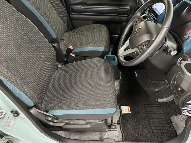 スズキ ハスラー HYBRID X ターボ 三重県 2020(令2)年 1.4万km オフブルーM マイルドハイブリッド・ターボ/4WD/MTモード付インパネCVT/メーカーOP 純正9インチナビ/（CD/DVD/FM/AM/Bluetooth/USB/iPod/SmartDeviceLink/Apple CarPlay/AndroidAuto）/【OP】全方位モニター/ビルトイン ETC/スズキセーフティサポート/・デュアルカメラブレーキサポート/・車線逸脱警報機能／ふらつき警報機能／車線逸脱抑制機能/・アダプティブクルーズコントロール（全車速追従機能付）/・リヤパーキングセンサー/・標識認識機能（車両進入禁止、はみ出し通行禁止、最高速度、一時停止）/装備/【4WD車限定装備】/●スノーモードスイッチ/●グリップコントロール/●ヒルディセントコントロール/・シートヒーター（D/N）/・オートエアコン/・オートライト/・LED ヘッドランプ＋フロントフォグランプ/・ハイビームアシスト/・パドルシフト/・ステアリングスイッチ/・プッシュスタート/・電動格納ドアミラー（ウインカーランプ付）/・純正15inAW/・保/取/ナビ取/・予備スマートキーx1