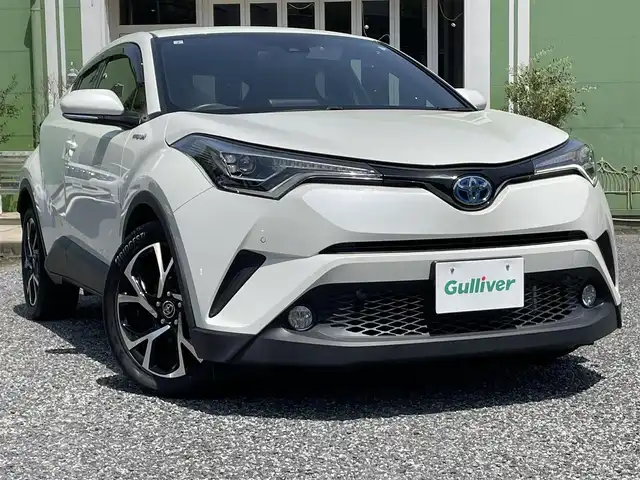 トヨタ Ｃ－ＨＲ G 埼玉県 2017(平29)年 1.2万km ホワイトパールクリスタルシャイン ワンオーナー/純正9インチSDナビTV【NSZT-Y66T】/(DVD//Bluetooth/MSV)/バックカメラ/ハーフレザーシート/前席シートヒーター/LEDヘッドライト/クリアランスソナー/ブラインドスポットモニター/純正18インチアルミホイール/ビルトインETC2.0/セーフティセンスP/・プリクラッシュセーフティシステム/・レーンディパーチャーアラート/・レーダークルーズコントロール/プッシュスタート/スマートキー/保証書付整備手帳/外部検査実施済み