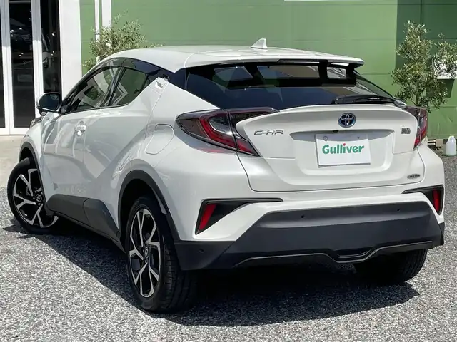 トヨタ Ｃ－ＨＲ G 埼玉県 2017(平29)年 1.2万km ホワイトパールクリスタルシャイン ワンオーナー/純正9インチSDナビTV【NSZT-Y66T】/(DVD//Bluetooth/MSV)/バックカメラ/ハーフレザーシート/前席シートヒーター/LEDヘッドライト/クリアランスソナー/ブラインドスポットモニター/純正18インチアルミホイール/ビルトインETC2.0/セーフティセンスP/・プリクラッシュセーフティシステム/・レーンディパーチャーアラート/・レーダークルーズコントロール/プッシュスタート/スマートキー/保証書付整備手帳/外部検査実施済み
