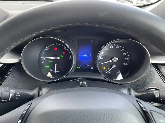 トヨタ Ｃ－ＨＲ G 埼玉県 2017(平29)年 1.2万km ホワイトパールクリスタルシャイン ワンオーナー/純正9インチSDナビTV【NSZT-Y66T】/(DVD//Bluetooth/MSV)/バックカメラ/ハーフレザーシート/前席シートヒーター/LEDヘッドライト/クリアランスソナー/ブラインドスポットモニター/純正18インチアルミホイール/ビルトインETC2.0/セーフティセンスP/・プリクラッシュセーフティシステム/・レーンディパーチャーアラート/・レーダークルーズコントロール/プッシュスタート/スマートキー/保証書付整備手帳/外部検査実施済み