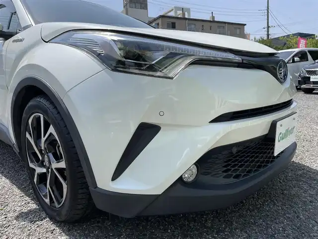 トヨタ Ｃ－ＨＲ G 埼玉県 2017(平29)年 1.2万km ホワイトパールクリスタルシャイン ワンオーナー/純正9インチSDナビTV【NSZT-Y66T】/(DVD//Bluetooth/MSV)/バックカメラ/ハーフレザーシート/前席シートヒーター/LEDヘッドライト/クリアランスソナー/ブラインドスポットモニター/純正18インチアルミホイール/ビルトインETC2.0/セーフティセンスP/・プリクラッシュセーフティシステム/・レーンディパーチャーアラート/・レーダークルーズコントロール/プッシュスタート/スマートキー/保証書付整備手帳/外部検査実施済み