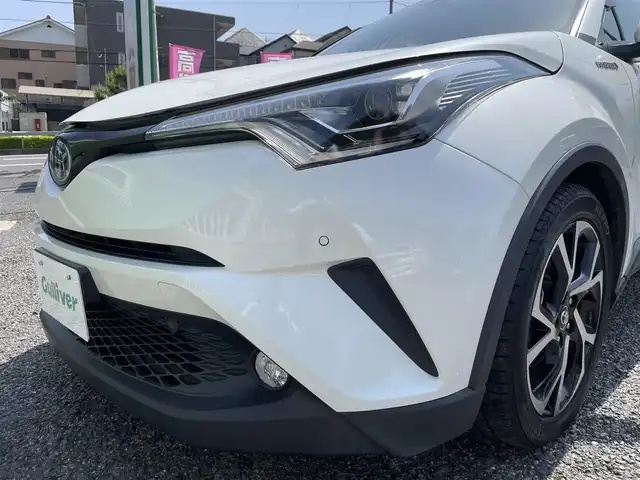 トヨタ Ｃ－ＨＲ G 埼玉県 2017(平29)年 1.2万km ホワイトパールクリスタルシャイン ワンオーナー/純正9インチSDナビTV【NSZT-Y66T】/(DVD//Bluetooth/MSV)/バックカメラ/ハーフレザーシート/前席シートヒーター/LEDヘッドライト/クリアランスソナー/ブラインドスポットモニター/純正18インチアルミホイール/ビルトインETC2.0/セーフティセンスP/・プリクラッシュセーフティシステム/・レーンディパーチャーアラート/・レーダークルーズコントロール/プッシュスタート/スマートキー/保証書付整備手帳/外部検査実施済み