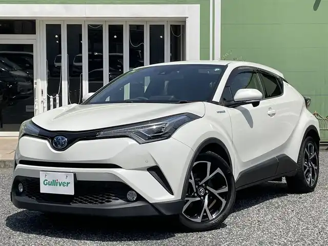 トヨタ Ｃ－ＨＲ G 埼玉県 2017(平29)年 1.2万km ホワイトパールクリスタルシャイン ワンオーナー/純正9インチSDナビTV【NSZT-Y66T】/(DVD//Bluetooth/MSV)/バックカメラ/ハーフレザーシート/前席シートヒーター/LEDヘッドライト/クリアランスソナー/ブラインドスポットモニター/純正18インチアルミホイール/ビルトインETC2.0/セーフティセンスP/・プリクラッシュセーフティシステム/・レーンディパーチャーアラート/・レーダークルーズコントロール/プッシュスタート/スマートキー/保証書付整備手帳/外部検査実施済み
