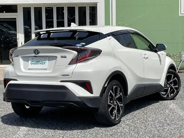 トヨタ Ｃ－ＨＲ G 埼玉県 2017(平29)年 1.2万km ホワイトパールクリスタルシャイン ワンオーナー/純正9インチSDナビTV【NSZT-Y66T】/(DVD//Bluetooth/MSV)/バックカメラ/ハーフレザーシート/前席シートヒーター/LEDヘッドライト/クリアランスソナー/ブラインドスポットモニター/純正18インチアルミホイール/ビルトインETC2.0/セーフティセンスP/・プリクラッシュセーフティシステム/・レーンディパーチャーアラート/・レーダークルーズコントロール/プッシュスタート/スマートキー/保証書付整備手帳/外部検査実施済み