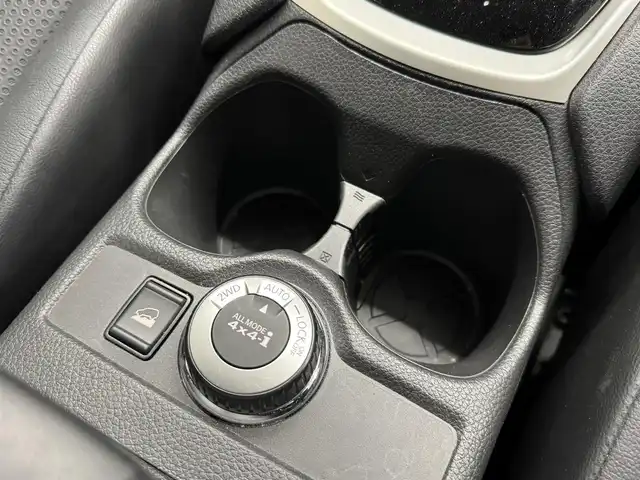 日産 エクストレイル ハイブリッド 20X 三重県 2018(平30)年 3.1万km ダイヤモンドブラック ハイブリッド/4WD（ALL MODE 4x4-i）/フロアCVT/純正 9インチナビ MM517D-L/（iPod/USB/SD/CD/DVD/Blu-ray/TV/FM/AM/BluetoothMUSIC STOCKER/AUX/VTR（ドラレコ）/HDMI/）/【OP】インテリジェント アラウンドビューモニター（移動物検知機能付）/ドライブレコーダー 前方/ビルトイン ETC/安全/・エマージェンシーブレーキ/・LDW（車線逸脱警報）/・進入禁止標識検知機能/・フロント＆バックソナー/・コーナリングスタビリティアシスト/・アクティブエンジンブレーキ/装備/・【OP】インテリジェント ルームミラー（デジタルインナーミラー）/・リモコンオートバックドア/・防水シート（黒）/・左右独立オートエアコン/・オートライト/・LEDヘッドライト/・フロントフォグライト/・ステアリングスイッチ/・プッシュスタート/・電動格納ドアミラー/・純正17inAW/・保/取/ナビ取/・インテリジェントキーx2
