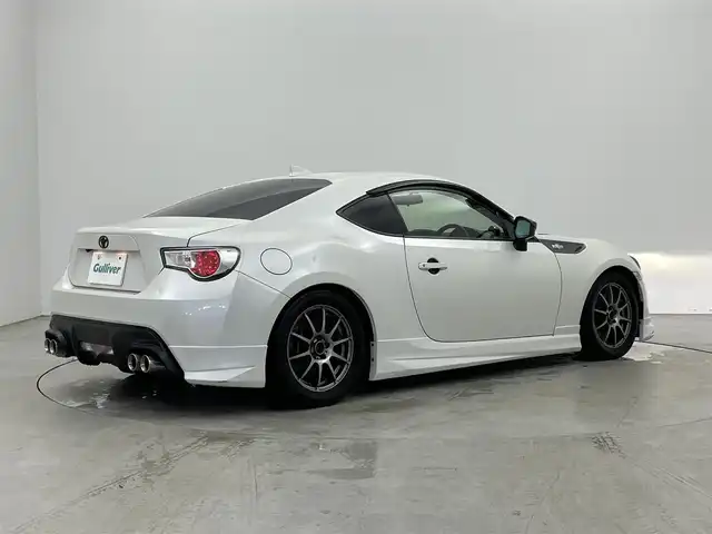 トヨタ ８６ GT 埼玉県 2015(平27)年 4.9万km クリスタルホワイトパール モデリスタエアロ　純正ナビ　バックカメラ　ＥＴＣ　ＴＲＤマフラー　社外車高調　運転席レカロシート　社外アルミ　ＣＤ　ＤＶＤ　Ｂｌｕｅｔｏｏｔｈ　地デジフルセグＴＶ　スマートキー　オートライト　