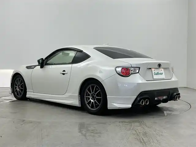 トヨタ ８６ GT 埼玉県 2015(平27)年 4.9万km クリスタルホワイトパール モデリスタエアロ　純正ナビ　バックカメラ　ＥＴＣ　ＴＲＤマフラー　社外車高調　運転席レカロシート　社外アルミ　ＣＤ　ＤＶＤ　Ｂｌｕｅｔｏｏｔｈ　地デジフルセグＴＶ　スマートキー　オートライト　