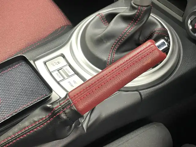 トヨタ ８６ GT 埼玉県 2015(平27)年 4.9万km クリスタルホワイトパール モデリスタエアロ　純正ナビ　バックカメラ　ＥＴＣ　ＴＲＤマフラー　社外車高調　運転席レカロシート　社外アルミ　ＣＤ　ＤＶＤ　Ｂｌｕｅｔｏｏｔｈ　地デジフルセグＴＶ　スマートキー　オートライト　