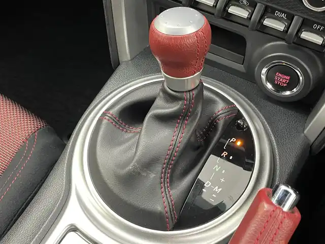 トヨタ ８６ GT 埼玉県 2015(平27)年 4.9万km クリスタルホワイトパール モデリスタエアロ　純正ナビ　バックカメラ　ＥＴＣ　ＴＲＤマフラー　社外車高調　運転席レカロシート　社外アルミ　ＣＤ　ＤＶＤ　Ｂｌｕｅｔｏｏｔｈ　地デジフルセグＴＶ　スマートキー　オートライト　