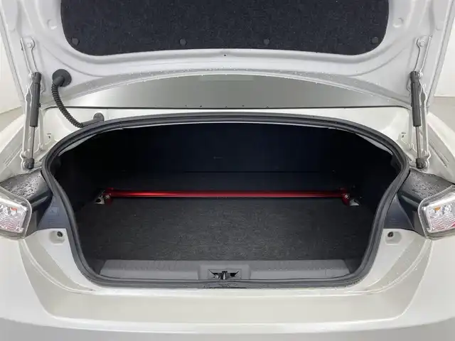 トヨタ ８６ GT 埼玉県 2015(平27)年 4.9万km クリスタルホワイトパール モデリスタエアロ　純正ナビ　バックカメラ　ＥＴＣ　ＴＲＤマフラー　社外車高調　運転席レカロシート　社外アルミ　ＣＤ　ＤＶＤ　Ｂｌｕｅｔｏｏｔｈ　地デジフルセグＴＶ　スマートキー　オートライト　