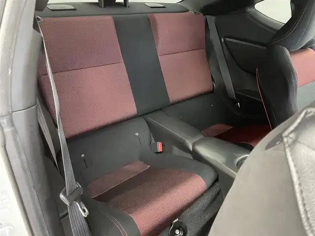 トヨタ ８６ GT 埼玉県 2015(平27)年 4.9万km クリスタルホワイトパール モデリスタエアロ　純正ナビ　バックカメラ　ＥＴＣ　ＴＲＤマフラー　社外車高調　運転席レカロシート　社外アルミ　ＣＤ　ＤＶＤ　Ｂｌｕｅｔｏｏｔｈ　地デジフルセグＴＶ　スマートキー　オートライト　