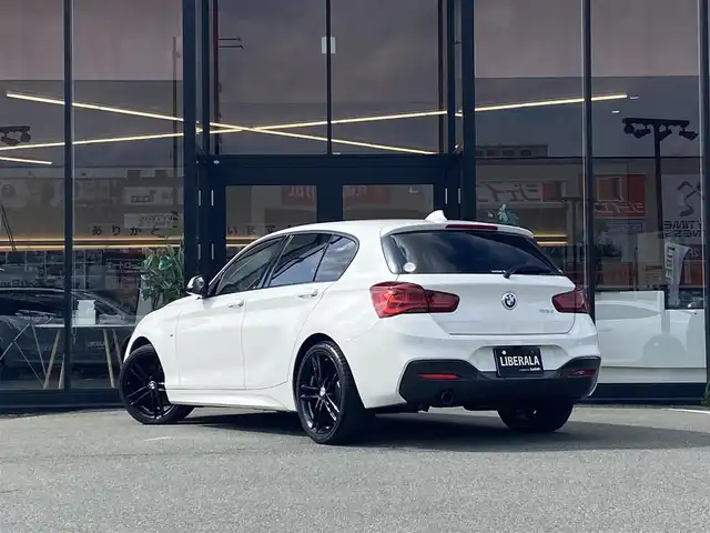 ＢＭＷ １１８ｄ Mスポーツ エディションシャドー 福岡県 2017(平29)年 4.6万km アルピンホワイトⅢ ・アクティブクルーズコントロール/・純正ＨＤＤナビ／Ｂｌｕｅｔｏｏｔｈ／ＣＤ／ＤＶＤ/・バックカメラ/・茶革シート／シートヒーター/・社外前後ドライブレコーダー/・ＥＴＣ/・純正１８ＡＷ/・プッシュスタート/・パーキングアシスト/・スマートキー/・レーンキープアシスト/・オートライト/・LEDライト/・取扱説明書