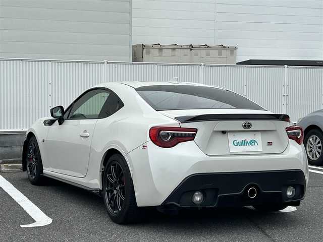 トヨタ ８６ GR 群馬県 2018(平30)年 5.4万km クリスタルホワイトパール ワンオーナー/社外SDナビ（ECLIPSE　品番AVN-R8W）/DVD CD BT/フルセグテレビ/ETC/横滑り防止装置/バックカメラ/オートライト/オートハイビーム/LEDヘッドライト/電格ミラー/エアロパーツ（フロント　サイド　リアスポイラー）/プッシュスタート/スマートキー/取扱説明書/保証書/盗難防止装置/ローダウン純正/RECAROシート/フロアマット純正/アルミホイール純正/純正キャリパー/社外エキマニ＆キャタライザー（HKS）/HKSフラッシュエディター