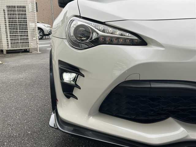 トヨタ ８６ GR 群馬県 2018(平30)年 5.4万km クリスタルホワイトパール ワンオーナー/社外SDナビ（ECLIPSE　品番AVN-R8W）/DVD CD BT/フルセグテレビ/ETC/横滑り防止装置/バックカメラ/オートライト/オートハイビーム/LEDヘッドライト/電格ミラー/エアロパーツ（フロント　サイド　リアスポイラー）/プッシュスタート/スマートキー/取扱説明書/保証書/盗難防止装置/ローダウン純正/RECAROシート/フロアマット純正/アルミホイール純正/純正キャリパー/社外エキマニ＆キャタライザー（HKS）/HKSフラッシュエディター