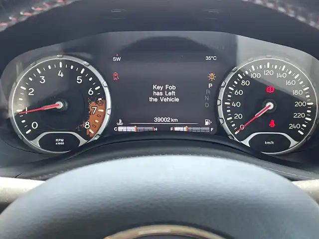 クライスラー・ジープ ジープ レネゲード トレイルホーク 栃木県 2016(平28)年 3.9万km 黄 ４WD/純正アルミホイール/ダウンヒルアシストコントロール/アクティブ江セーフティシステム/・ABS ・DTC・ESC・TC・PBA・HSA・DST・ERM・TSC・HDS/電動パーキングブレーキ/ルーフレール/ドライブレコーダー/バックカメラ/ETC/フロアマット/取扱説明書/保証書/スペアキー　1本