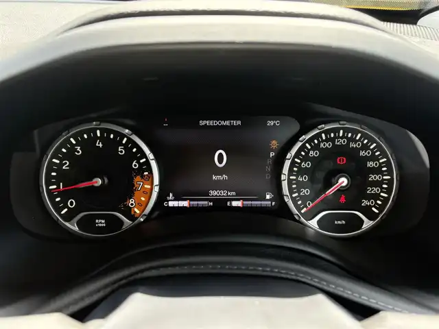 クライスラー・ジープ ジープ レネゲード トレイルホーク 石川県 2016(平28)年 3.9万km 黄 4WD/社外ナビ/ワンセグTV/バックカメラ/クリアランスソナー/レーンデパーチャーウォーニング/ドライブレコーダー/クルーズコントロール/オートヘッドライト/ヘッドライトレベライザー/ETC