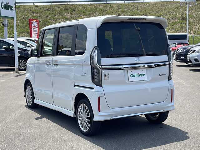 ホンダ Ｎ ＢＯＸ カスタム L ターボ 青森県 2022(令4)年 1.7万km プラチナホワイトパール ・4WD/・純正ナビ/・DVD/CD/USB/SD/Bluetooth/・フルセグ/・バックカメラ/・プッシュスタート/・スマートキー/・スペアキー１本/・ホンダセンシング/・横滑り防止/・オートライト/・LEDヘッドライト/・クルーズコントロール（追従あり）/・ビルドインETC/・コーナーセンサー（前後）/・電子制御パーキングブレーキ/・両側パワースライドドア/・ドライブレコーダー/・後部座席サンシェード/・電灯格納ウィンカーミラー/・純正フロアマット/・純正AW（15インチ）