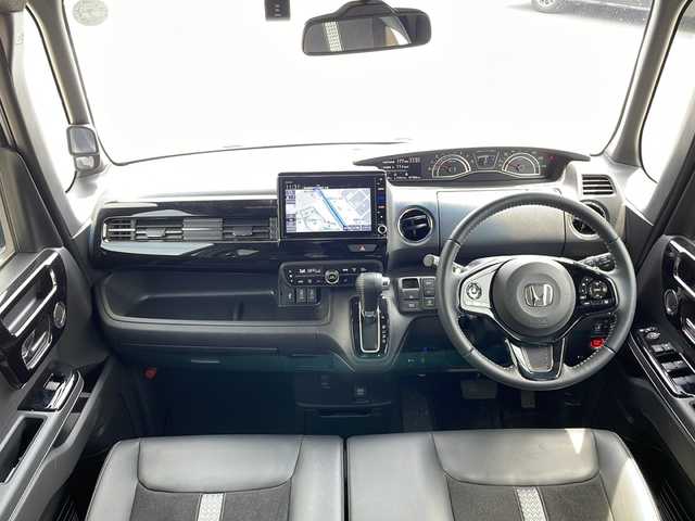 ホンダ Ｎ ＢＯＸ カスタム L ターボ 青森県 2022(令4)年 1.7万km プラチナホワイトパール ・4WD/・純正ナビ/・DVD/CD/USB/SD/Bluetooth/・フルセグ/・バックカメラ/・プッシュスタート/・スマートキー/・スペアキー１本/・ホンダセンシング/・横滑り防止/・オートライト/・LEDヘッドライト/・クルーズコントロール（追従あり）/・ビルドインETC/・コーナーセンサー（前後）/・電子制御パーキングブレーキ/・両側パワースライドドア/・ドライブレコーダー/・後部座席サンシェード/・電灯格納ウィンカーミラー/・純正フロアマット/・純正AW（15インチ）