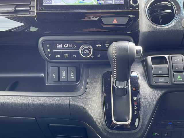 ホンダ Ｎ ＢＯＸ カスタム L ターボ 青森県 2022(令4)年 1.7万km プラチナホワイトパール ・4WD/・純正ナビ/・DVD/CD/USB/SD/Bluetooth/・フルセグ/・バックカメラ/・プッシュスタート/・スマートキー/・スペアキー１本/・ホンダセンシング/・横滑り防止/・オートライト/・LEDヘッドライト/・クルーズコントロール（追従あり）/・ビルドインETC/・コーナーセンサー（前後）/・電子制御パーキングブレーキ/・両側パワースライドドア/・ドライブレコーダー/・後部座席サンシェード/・電灯格納ウィンカーミラー/・純正フロアマット/・純正AW（15インチ）