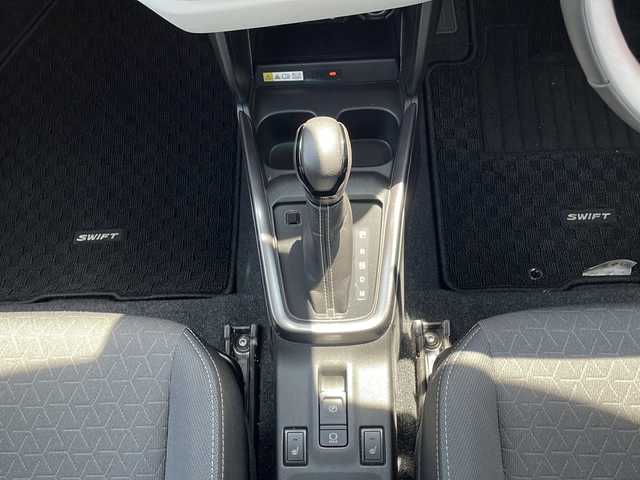 スズキ スイフト HYBRID MZ 青森県 2023(令5)年 0.5万km キャラバンアイボリーPM 4WD/純正9インチディスプレイオーディオ/USB・BT・AppleCarPlay・androidAuto/スズキセーフティサポート/デュアルセンサーブレーキサポート/追従クルーズコントロール/リアクロストラフィックアラート/レーンキープアシスト/アダプティブハイビーム/ブラインドスポットモニター/前席シートヒーター/ワイヤレス充電器/パドルシフト/ステアリングスイッチ/LEDヘッドライト/LEDフォグランプ/純正16インチアルミホイール/純正フロントスポイラー/スマートキー/プッシュスタート