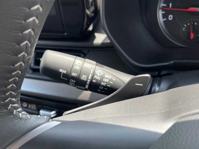 スズキ スイフト HYBRID MZ 青森県 2023(令5)年 0.5万km キャラバンアイボリーPM 4WD/純正9インチディスプレイオーディオ/USB・BT・AppleCarPlay・androidAuto/スズキセーフティサポート/デュアルセンサーブレーキサポート/追従クルーズコントロール/リアクロストラフィックアラート/レーンキープアシスト/アダプティブハイビーム/ブラインドスポットモニター/前席シートヒーター/ワイヤレス充電器/パドルシフト/ステアリングスイッチ/LEDヘッドライト/LEDフォグランプ/純正16インチアルミホイール/純正フロントスポイラー/スマートキー/プッシュスタート