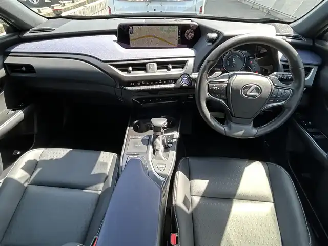 レクサス ＵＸ 250h アーバンエレガンス 兵庫県 2020(令2)年 4万km 黒Ｍ 純正ナビ/(CD/DVD/BT/USB/AUX)/フルセグTV/全周囲カメラ/ETC2.0/衝突軽減ブレーキ/レーダークルーズコントロール/ブラインドスポットモニター/前後コーナーセンサー/前後ドライブレコーダー/パドルシフト/レザーシート/前席シートヒーター/前席パワーシート/パワーシートメモリ機能3/LEDヘッドライト/オートライト/オートハイビーム/フォグランプ/ステアリングリモコン/革巻きステアリング/AC100V/スマートキー/電動格納ミラー/オートリトラミラー/社外フロアマット/純正アルミ18インチ