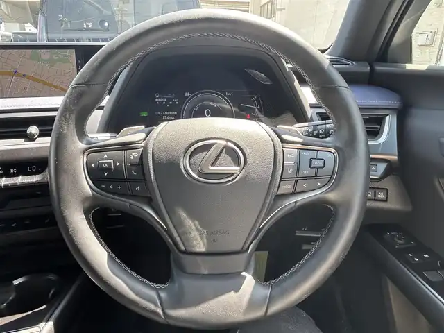 レクサス ＵＸ 250h アーバンエレガンス 兵庫県 2020(令2)年 4万km 黒Ｍ 純正ナビ/(CD/DVD/BT/USB/AUX)/フルセグTV/全周囲カメラ/ETC2.0/衝突軽減ブレーキ/レーダークルーズコントロール/ブラインドスポットモニター/前後コーナーセンサー/前後ドライブレコーダー/パドルシフト/レザーシート/前席シートヒーター/前席パワーシート/パワーシートメモリ機能3/LEDヘッドライト/オートライト/オートハイビーム/フォグランプ/ステアリングリモコン/革巻きステアリング/AC100V/スマートキー/電動格納ミラー/オートリトラミラー/社外フロアマット/純正アルミ18インチ