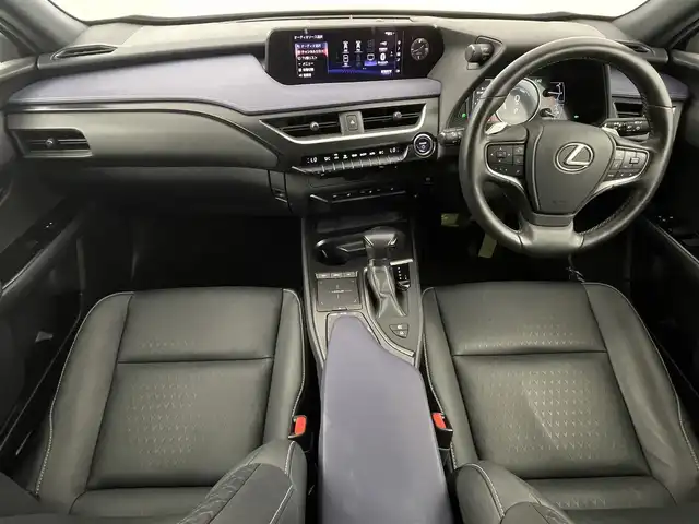 レクサス ＵＸ 250h アーバンエレガンス 大阪府 2020(令2)年 4万km グラファイトブラックガラスフレーク レクサスセーフティシステム＋/　・プリクラッシュセーフティ/　・レーンディパーチャーアラート/　・レーントレーシングアシスト/　・オートマチックハイビーム/　・レーダークルーズコントロール/純正メモリナビ/　　CD/DVD/BT/USB/AUX/フルセグTV/パノラミックビューモニター/バックカメラ/パワーバックドア/LEDオートライト/フォグランプ/合皮レザーシート/パワーシート/シートヒーター/純正18インチアルミホイール/ブラインドスポットモニター/コーナーセンサー/パドルシフト/ルーフレール/ステアリングヒーター/スマートキー/ビルトインETC2.0