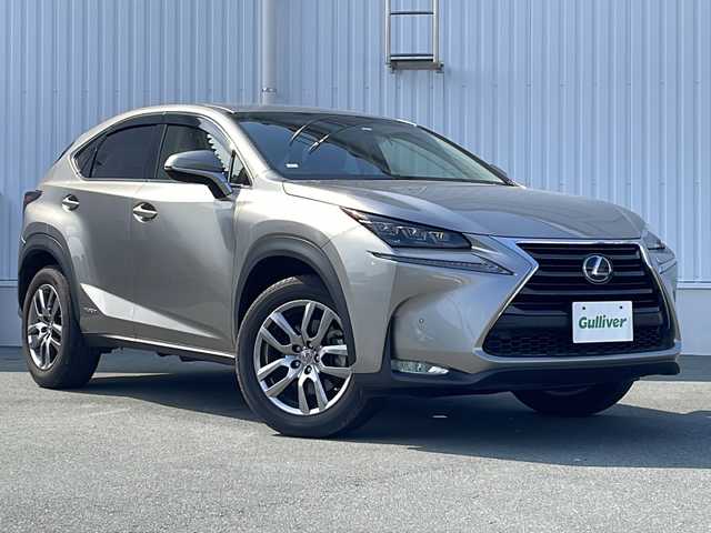 レクサス ＮＸ 300h バージョンL 三重県 2016(平28)年 4.4万km ソニックチタニウム 純正SDナビゲーション/（フルセグ/Bluetooth/CD/DVD/AUX/USB）/バックカメラ/3眼LEDヘッドライト/レーダークルーズコントロール/車両接近警報/衝突軽減ブレーキ/前後コーナーセンサー/横滑り防止装置/電動リアゲート/前方ドライブレコーダー/D+N席パワーシート＆エアーシート/D+N席デュアルエアコン/D席メモリーシート/セカンドシート電動リクライニング/ステアリングヒーター/ステアリングリモコン/パドルシフト/純正フロアマット/プッシュスタート