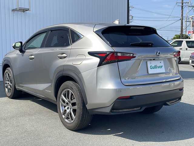 レクサス ＮＸ 300h バージョンL 三重県 2016(平28)年 4.4万km ソニックチタニウム 純正SDナビゲーション/（フルセグ/Bluetooth/CD/DVD/AUX/USB）/バックカメラ/3眼LEDヘッドライト/レーダークルーズコントロール/車両接近警報/衝突軽減ブレーキ/前後コーナーセンサー/横滑り防止装置/電動リアゲート/前方ドライブレコーダー/D+N席パワーシート＆エアーシート/D+N席デュアルエアコン/D席メモリーシート/セカンドシート電動リクライニング/ステアリングヒーター/ステアリングリモコン/パドルシフト/純正フロアマット/プッシュスタート