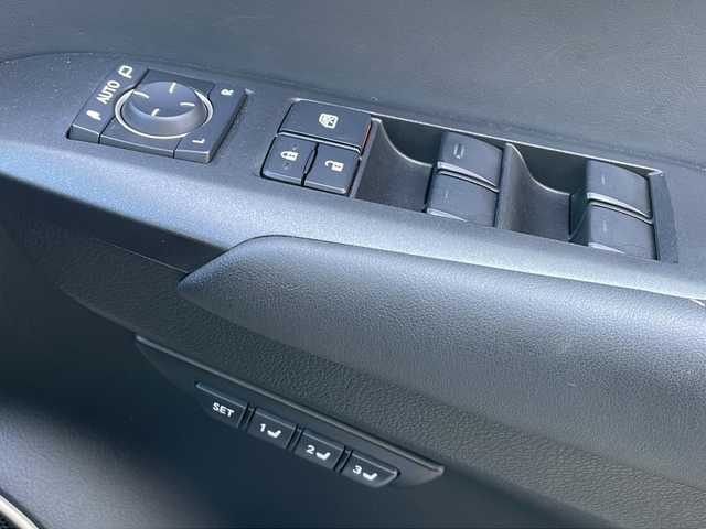 レクサス ＮＸ 300h バージョンL 三重県 2016(平28)年 4.4万km ソニックチタニウム 純正SDナビゲーション/（フルセグ/Bluetooth/CD/DVD/AUX/USB）/バックカメラ/3眼LEDヘッドライト/レーダークルーズコントロール/車両接近警報/衝突軽減ブレーキ/前後コーナーセンサー/横滑り防止装置/電動リアゲート/前方ドライブレコーダー/D+N席パワーシート＆エアーシート/D+N席デュアルエアコン/D席メモリーシート/セカンドシート電動リクライニング/ステアリングヒーター/ステアリングリモコン/パドルシフト/純正フロアマット/プッシュスタート
