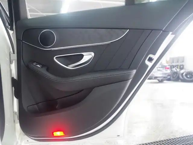 メルセデス・ベンツ Ｃ２２０ｄ アバンギャルド　AMGライン 兵庫県 2019(平31)年 3.9万km ダイヤモンドホワイト 純正ナビ/バックカメラ/TV/カープレイ/エアサス/オートハイビーム/黒革/パワーシート/シートヒーター/ACC/LKA/BSM