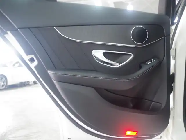 メルセデス・ベンツ Ｃ２２０ｄ アバンギャルド　AMGライン 兵庫県 2019(平31)年 3.9万km ダイヤモンドホワイト 純正ナビ/バックカメラ/TV/カープレイ/エアサス/オートハイビーム/黒革/パワーシート/シートヒーター/ACC/LKA/BSM