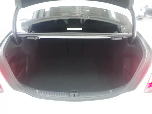 メルセデス・ベンツ Ｃ２２０ｄ アバンギャルド　AMGライン 兵庫県 2019(平31)年 3.9万km ダイヤモンドホワイト 純正ナビ/バックカメラ/TV/カープレイ/エアサス/オートハイビーム/黒革/パワーシート/シートヒーター/ACC/LKA/BSM