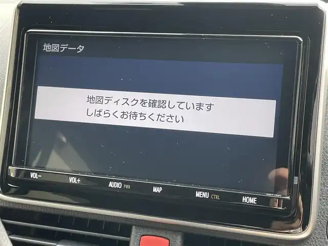 トヨタ ノア Si ダブルバイビーⅢ 滋賀県 2021(令3)年 2.8万km ホワイトパールクリスタルシャイン 禁煙車/純正１０．５型ナビ（Ｂｌｕｅｔｏｏｔｈ／ＣＤ／ＤＶＤ／ＵＳＢ／フルセグ）/後席モニター/両側パワスラ/衝突軽減ブレーキ/前後ソナー/前後ドラレコ/クルーズコントロール/ＬＥＤオートライト/オートハイビーム/ハーフレザー/ＥＴＣ/MTモード付AT/プッシュスタート/スマートキー/ステアリングリモコン