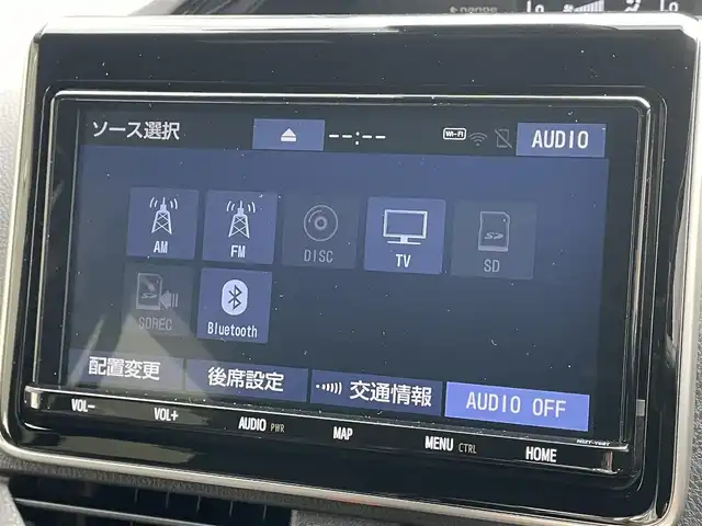 トヨタ ノア Si ダブルバイビーⅢ 滋賀県 2021(令3)年 2.8万km ホワイトパールクリスタルシャイン 禁煙車/純正１０．５型ナビ（Ｂｌｕｅｔｏｏｔｈ／ＣＤ／ＤＶＤ／ＵＳＢ／フルセグ）/後席モニター/両側パワスラ/衝突軽減ブレーキ/前後ソナー/前後ドラレコ/クルーズコントロール/ＬＥＤオートライト/オートハイビーム/ハーフレザー/ＥＴＣ/MTモード付AT/プッシュスタート/スマートキー/ステアリングリモコン