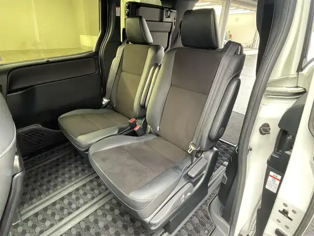 トヨタ ノア Si ダブルバイビーⅢ 滋賀県 2021(令3)年 2.8万km ホワイトパールクリスタルシャイン 禁煙車/純正１０．５型ナビ（Ｂｌｕｅｔｏｏｔｈ／ＣＤ／ＤＶＤ／ＵＳＢ／フルセグ）/後席モニター/両側パワスラ/衝突軽減ブレーキ/前後ソナー/前後ドラレコ/クルーズコントロール/ＬＥＤオートライト/オートハイビーム/ハーフレザー/ＥＴＣ/MTモード付AT/プッシュスタート/スマートキー/ステアリングリモコン