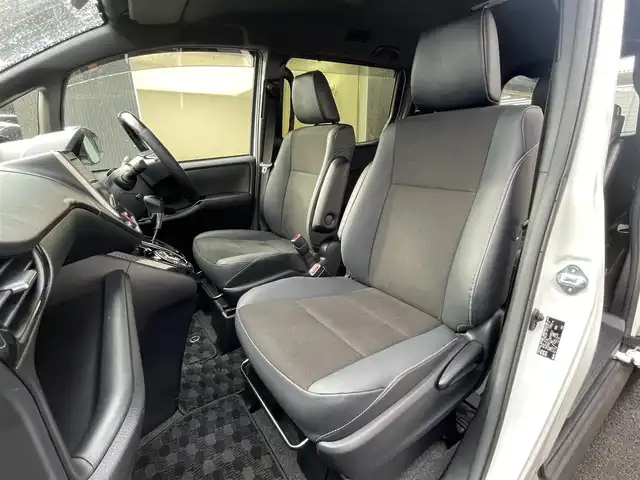 トヨタ ノア Si ダブルバイビーⅢ 滋賀県 2021(令3)年 2.8万km ホワイトパールクリスタルシャイン 禁煙車/純正１０．５型ナビ（Ｂｌｕｅｔｏｏｔｈ／ＣＤ／ＤＶＤ／ＵＳＢ／フルセグ）/後席モニター/両側パワスラ/衝突軽減ブレーキ/前後ソナー/前後ドラレコ/クルーズコントロール/ＬＥＤオートライト/オートハイビーム/ハーフレザー/ＥＴＣ/MTモード付AT/プッシュスタート/スマートキー/ステアリングリモコン