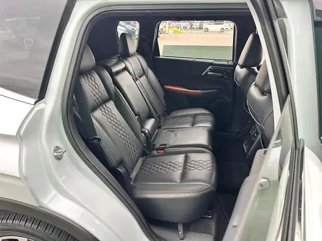 三菱 アウトランダー ＰＨＥＶ P 宮城県 2023(令5)年 2.3万km ホワイトダイヤモンド パノラマサンルーフ/＝＝＝/eアシスト/・衝突被害軽減ブレーキシステム/・踏み間違い衝突防止アシスト/・車線逸脱警報機能/・車線逸脱防止支援機能/・ふらつき警報/・前方衝突予測警報/・標識認識システム/・後側方衝突被害防止支援システム/・後側方車両検知警報システム（レーンチェンジアシスト機能付）/・後退時車両検知警報システム/マイパイロット/BOSEプレミアムサウンドシステム/スマートフォン連携ナビゲーション/・9インチディスプレイ/・メモリーナビ/・地デジTV/・AppleCarPlay/AndroidAuto/・USB/マルチアラウンドモニター/ヘッドアップディスプレイ/ビルトインETC/ドライブレコーダー/ワイヤレス充電器/AC100V/1500W/ハンズフリーパワーバックドア/レザーシート/パワーシート（運転席メモリー機能付）/シートヒーター/革巻きステアリング/パドルシフト/電動パーキングブレーキ/ブレーキホールド/アダプティブLEDヘッドランプ/フォグランプ/純正20インチAW/ドアバイザー/フロアマット
