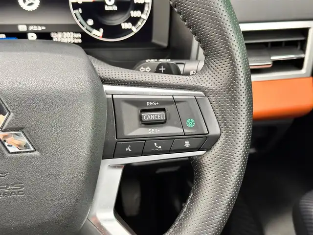 三菱 アウトランダー ＰＨＥＶ P 宮城県 2023(令5)年 2.3万km ホワイトダイヤモンド パノラマサンルーフ/＝＝＝/eアシスト/・衝突被害軽減ブレーキシステム/・踏み間違い衝突防止アシスト/・車線逸脱警報機能/・車線逸脱防止支援機能/・ふらつき警報/・前方衝突予測警報/・標識認識システム/・後側方衝突被害防止支援システム/・後側方車両検知警報システム（レーンチェンジアシスト機能付）/・後退時車両検知警報システム/マイパイロット/BOSEプレミアムサウンドシステム/スマートフォン連携ナビゲーション/・9インチディスプレイ/・メモリーナビ/・地デジTV/・AppleCarPlay/AndroidAuto/・USB/マルチアラウンドモニター/ヘッドアップディスプレイ/ビルトインETC/ドライブレコーダー/ワイヤレス充電器/AC100V/1500W/ハンズフリーパワーバックドア/レザーシート/パワーシート（運転席メモリー機能付）/シートヒーター/革巻きステアリング/パドルシフト/電動パーキングブレーキ/ブレーキホールド/アダプティブLEDヘッドランプ/フォグランプ/純正20インチAW/ドアバイザー/フロアマット