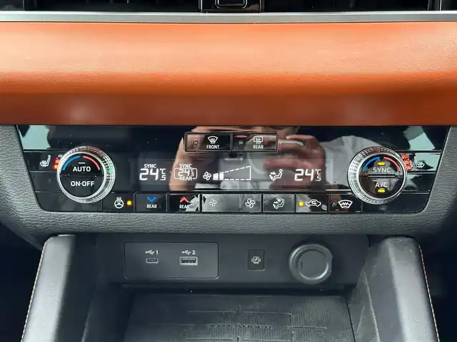 三菱 アウトランダー ＰＨＥＶ P 宮城県 2023(令5)年 2.3万km ホワイトダイヤモンド パノラマサンルーフ/＝＝＝/eアシスト/・衝突被害軽減ブレーキシステム/・踏み間違い衝突防止アシスト/・車線逸脱警報機能/・車線逸脱防止支援機能/・ふらつき警報/・前方衝突予測警報/・標識認識システム/・後側方衝突被害防止支援システム/・後側方車両検知警報システム（レーンチェンジアシスト機能付）/・後退時車両検知警報システム/マイパイロット/BOSEプレミアムサウンドシステム/スマートフォン連携ナビゲーション/・9インチディスプレイ/・メモリーナビ/・地デジTV/・AppleCarPlay/AndroidAuto/・USB/マルチアラウンドモニター/ヘッドアップディスプレイ/ビルトインETC/ドライブレコーダー/ワイヤレス充電器/AC100V/1500W/ハンズフリーパワーバックドア/レザーシート/パワーシート（運転席メモリー機能付）/シートヒーター/革巻きステアリング/パドルシフト/電動パーキングブレーキ/ブレーキホールド/アダプティブLEDヘッドランプ/フォグランプ/純正20インチAW/ドアバイザー/フロアマット