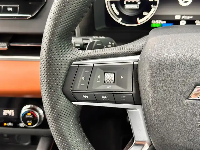 三菱 アウトランダー ＰＨＥＶ P 宮城県 2023(令5)年 2.3万km ホワイトダイヤモンド パノラマサンルーフ/＝＝＝/eアシスト/・衝突被害軽減ブレーキシステム/・踏み間違い衝突防止アシスト/・車線逸脱警報機能/・車線逸脱防止支援機能/・ふらつき警報/・前方衝突予測警報/・標識認識システム/・後側方衝突被害防止支援システム/・後側方車両検知警報システム（レーンチェンジアシスト機能付）/・後退時車両検知警報システム/マイパイロット/BOSEプレミアムサウンドシステム/スマートフォン連携ナビゲーション/・9インチディスプレイ/・メモリーナビ/・地デジTV/・AppleCarPlay/AndroidAuto/・USB/マルチアラウンドモニター/ヘッドアップディスプレイ/ビルトインETC/ドライブレコーダー/ワイヤレス充電器/AC100V/1500W/ハンズフリーパワーバックドア/レザーシート/パワーシート（運転席メモリー機能付）/シートヒーター/革巻きステアリング/パドルシフト/電動パーキングブレーキ/ブレーキホールド/アダプティブLEDヘッドランプ/フォグランプ/純正20インチAW/ドアバイザー/フロアマット