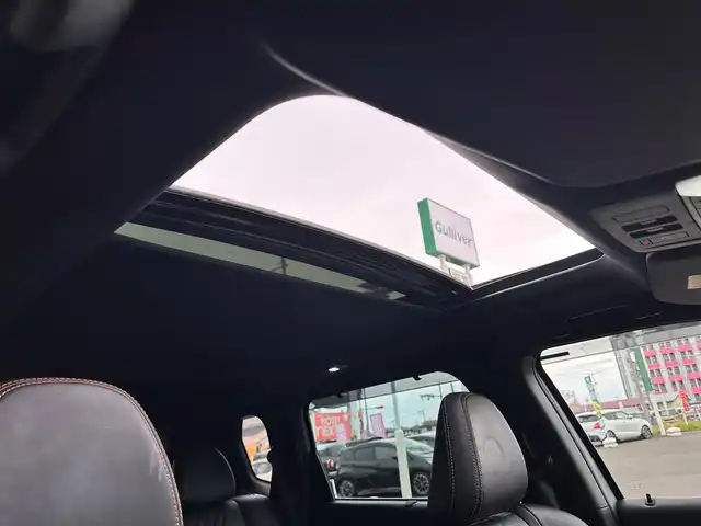 三菱 アウトランダー ＰＨＥＶ P 宮城県 2023(令5)年 2.3万km ホワイトダイヤモンド パノラマサンルーフ/＝＝＝/eアシスト/・衝突被害軽減ブレーキシステム/・踏み間違い衝突防止アシスト/・車線逸脱警報機能/・車線逸脱防止支援機能/・ふらつき警報/・前方衝突予測警報/・標識認識システム/・後側方衝突被害防止支援システム/・後側方車両検知警報システム（レーンチェンジアシスト機能付）/・後退時車両検知警報システム/マイパイロット/BOSEプレミアムサウンドシステム/スマートフォン連携ナビゲーション/・9インチディスプレイ/・メモリーナビ/・地デジTV/・AppleCarPlay/AndroidAuto/・USB/マルチアラウンドモニター/ヘッドアップディスプレイ/ビルトインETC/ドライブレコーダー/ワイヤレス充電器/AC100V/1500W/ハンズフリーパワーバックドア/レザーシート/パワーシート（運転席メモリー機能付）/シートヒーター/革巻きステアリング/パドルシフト/電動パーキングブレーキ/ブレーキホールド/アダプティブLEDヘッドランプ/フォグランプ/純正20インチAW/ドアバイザー/フロアマット