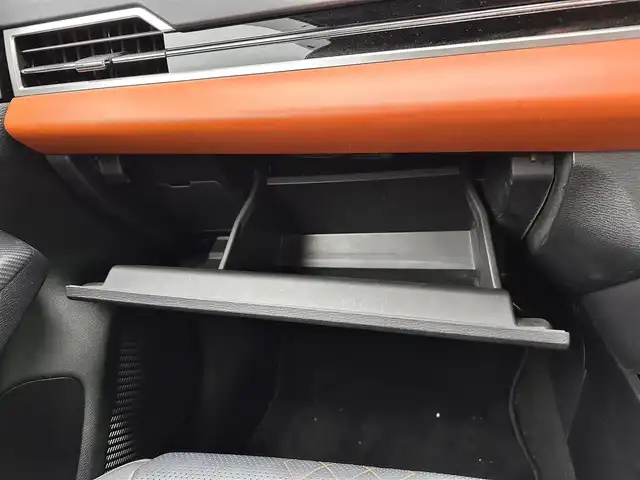 三菱 アウトランダー ＰＨＥＶ P 宮城県 2023(令5)年 2.3万km ホワイトダイヤモンド パノラマサンルーフ/＝＝＝/eアシスト/・衝突被害軽減ブレーキシステム/・踏み間違い衝突防止アシスト/・車線逸脱警報機能/・車線逸脱防止支援機能/・ふらつき警報/・前方衝突予測警報/・標識認識システム/・後側方衝突被害防止支援システム/・後側方車両検知警報システム（レーンチェンジアシスト機能付）/・後退時車両検知警報システム/マイパイロット/BOSEプレミアムサウンドシステム/スマートフォン連携ナビゲーション/・9インチディスプレイ/・メモリーナビ/・地デジTV/・AppleCarPlay/AndroidAuto/・USB/マルチアラウンドモニター/ヘッドアップディスプレイ/ビルトインETC/ドライブレコーダー/ワイヤレス充電器/AC100V/1500W/ハンズフリーパワーバックドア/レザーシート/パワーシート（運転席メモリー機能付）/シートヒーター/革巻きステアリング/パドルシフト/電動パーキングブレーキ/ブレーキホールド/アダプティブLEDヘッドランプ/フォグランプ/純正20インチAW/ドアバイザー/フロアマット