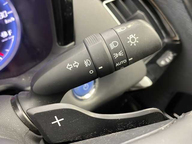 トヨタ クラウン ハイブリッド S 栃木県 2019(令1)年 4.4万km ホワイトパールクリスタルシャイン 純正ナビ/（CD/DVD/AM/FM/TV/BT)/トヨタセーフティセンス/・プリクラッシュセーフティ/・レーントレーシングアシスト/・レーンディパーチャーアラート/・ロードサインアシスト/・レーダークルーズコントロール/・オートマチックハイビーム/・先行車発進アラーム/・プロアクティブドライビングアシスト/・レーンチェンジアシスト/・フロントクロストラフィックアラート/シートヒーター/ハンドルヒーター/前席パワーシート/純正サイドバイザー/スマートキー/プッシュスタート/オートエアコン/オートライト/フォグランプ/パドルシフト/ETC/電動格納ミラー/ステアリングスイッチ